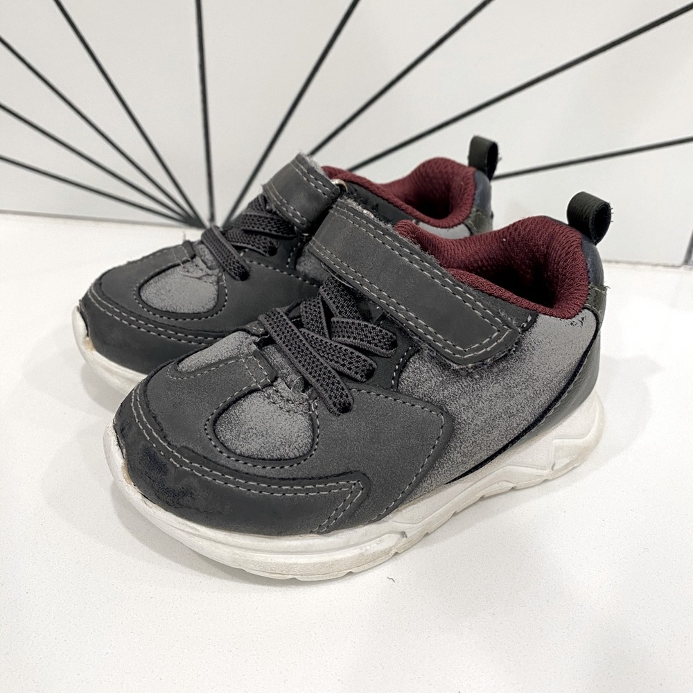 Oshkosh B’Gosh Toddler Boys’ Casual Athletic Sneaker size 5